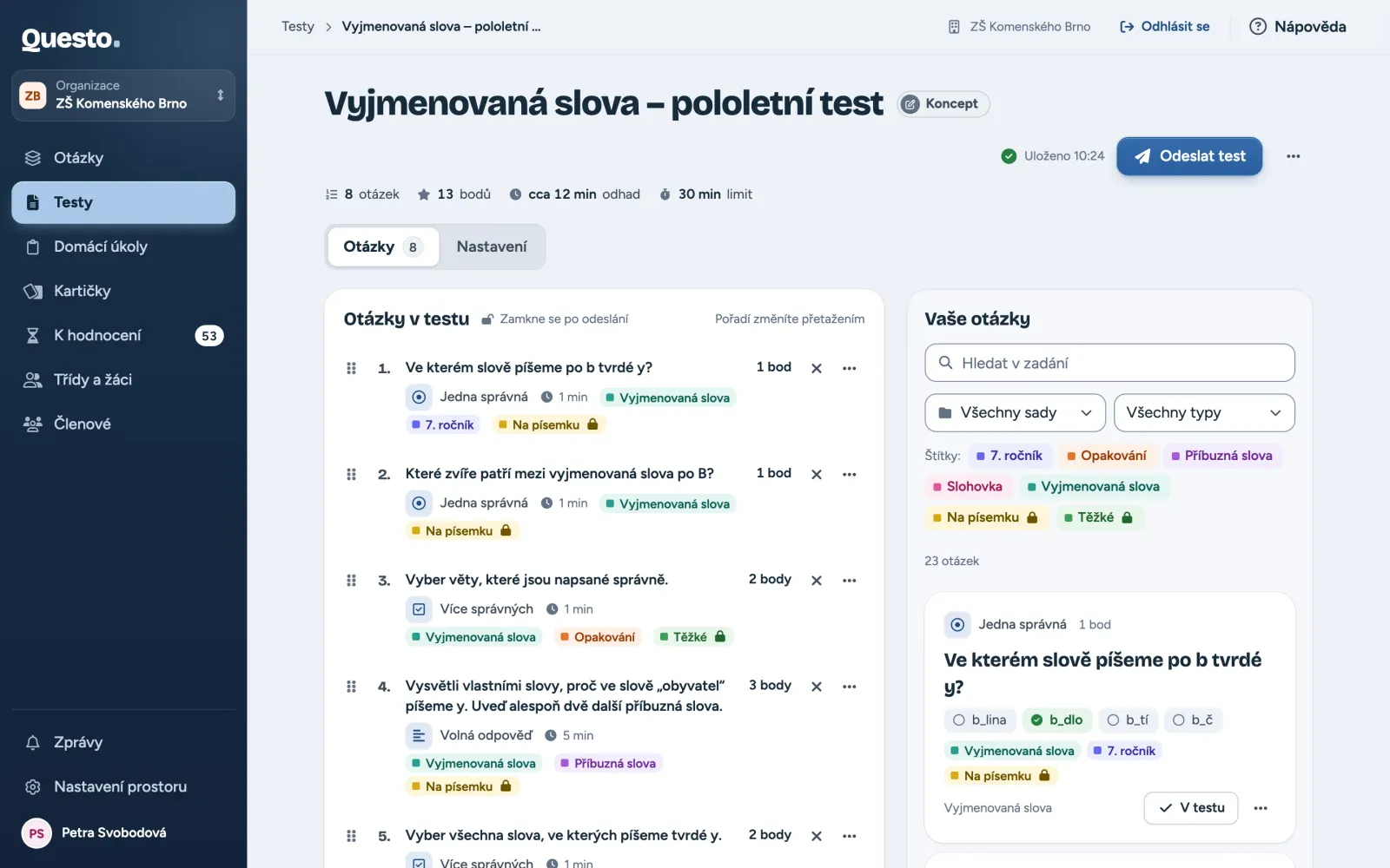 Skládání testu: otázky v testu vlevo, vaše otázky vpravo